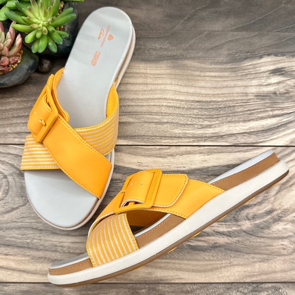 NEW Clarks Cloudsteppers 9W WIDE Eliza April Comfort Slide Sandal Yellow - Picture 1 of 13